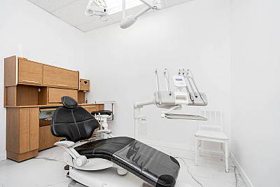 Dental treatment room with top of the line Adec unit at North End Dental Clinic